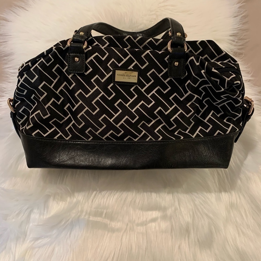 Tommy Hilfiger Iconic Black and White Block H.NWOT​​​​​​​​​​​​​​​​​​​​​​​